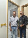 Dr. Raimundo Nonato de Leão visita sala de monitoria que o homenageia